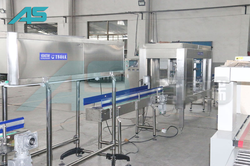 國內(nèi)含氣飲料灌裝機(jī)全方位發(fā)展