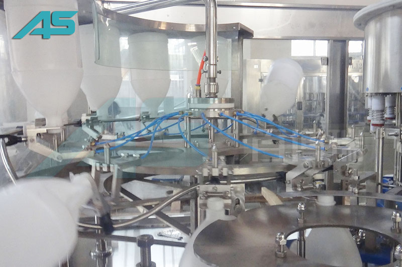 含氣飲料灌裝機(jī)工作原理和適用物料